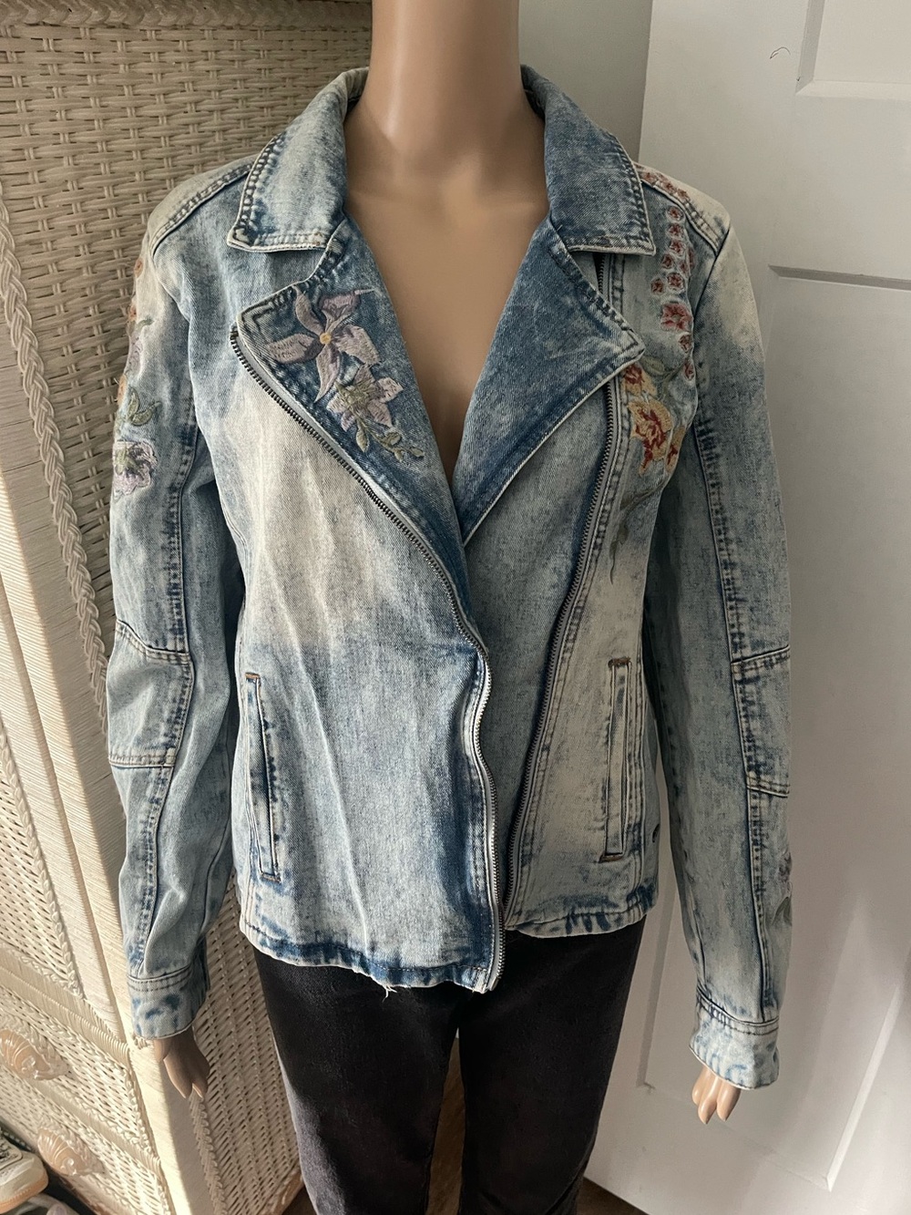 Cream Embroidered Denim Jacket Fits - Picture 8 of 16